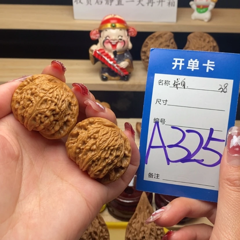 【闪购商品】文玩核桃把件白狮子