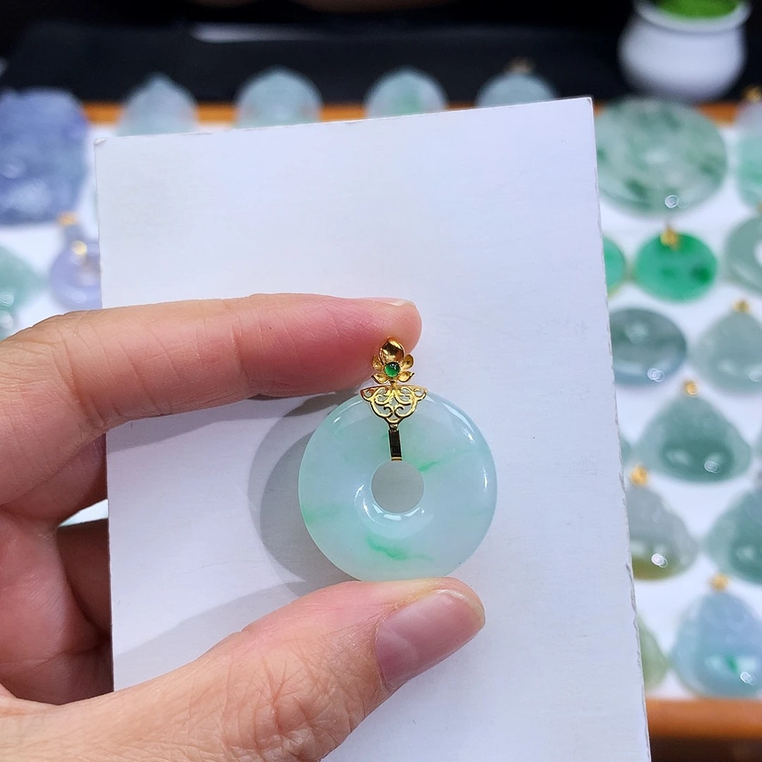 翡翠18K金镶嵌颈饰翡翠吊坠