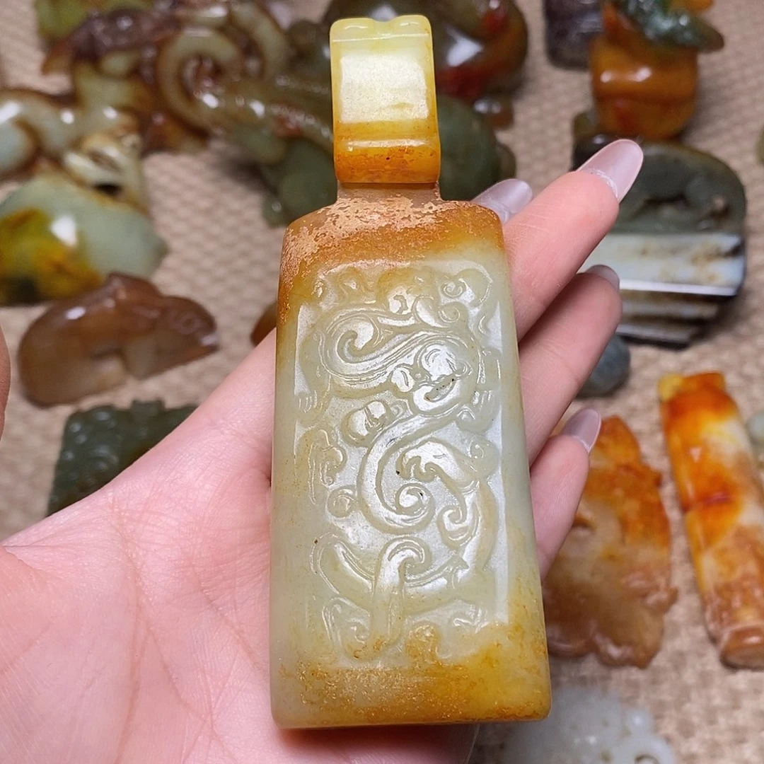 未镶嵌蛇纹石玉颈饰