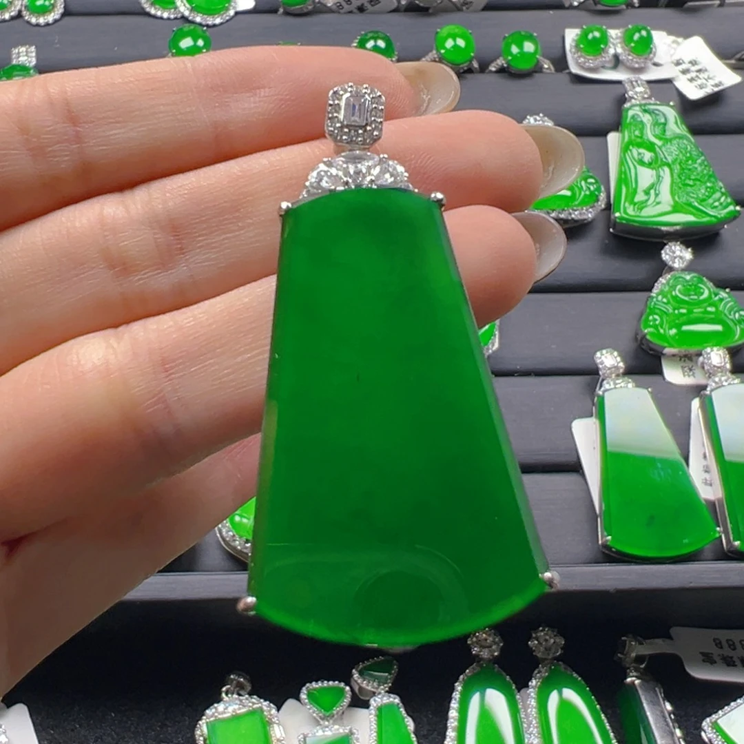 翡翠银S925镶嵌颈饰无事牌