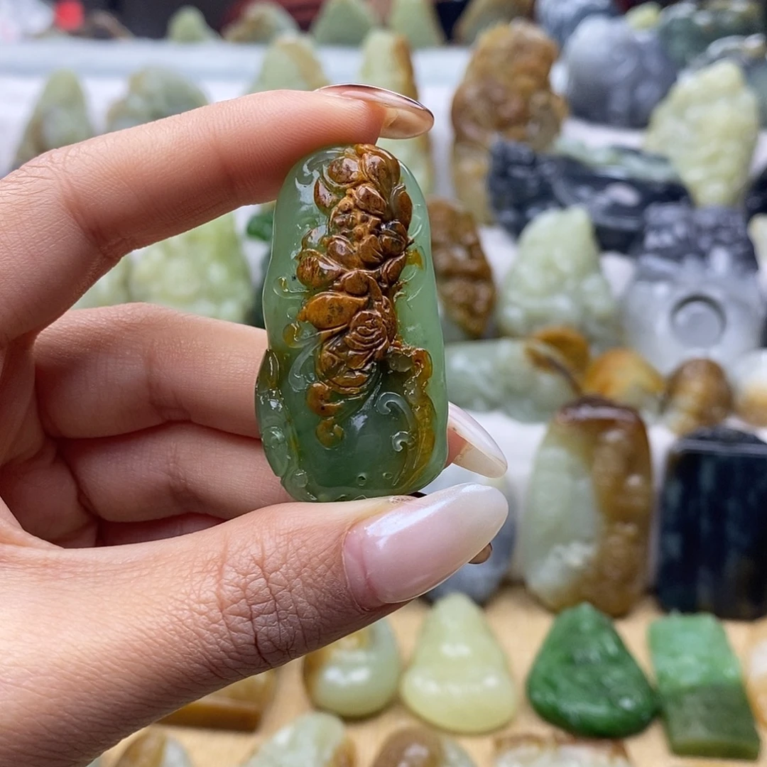 和田玉未镶嵌颈饰