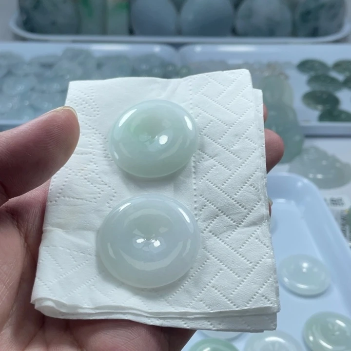 翡翠未镶嵌颈饰翡翠两件