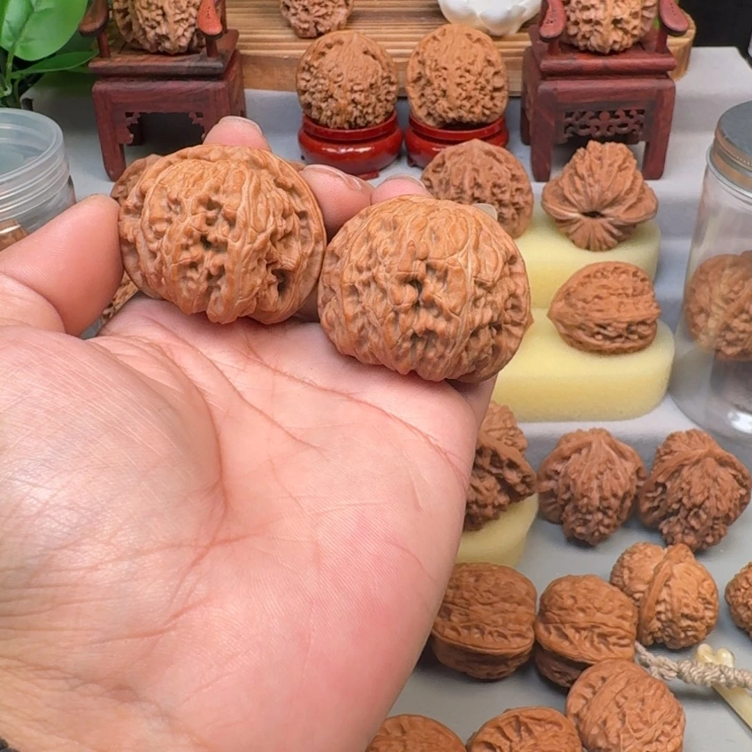 文玩核桃把件-42红白狮子