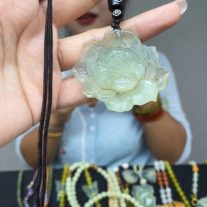 未镶嵌蛇纹石玉颈饰