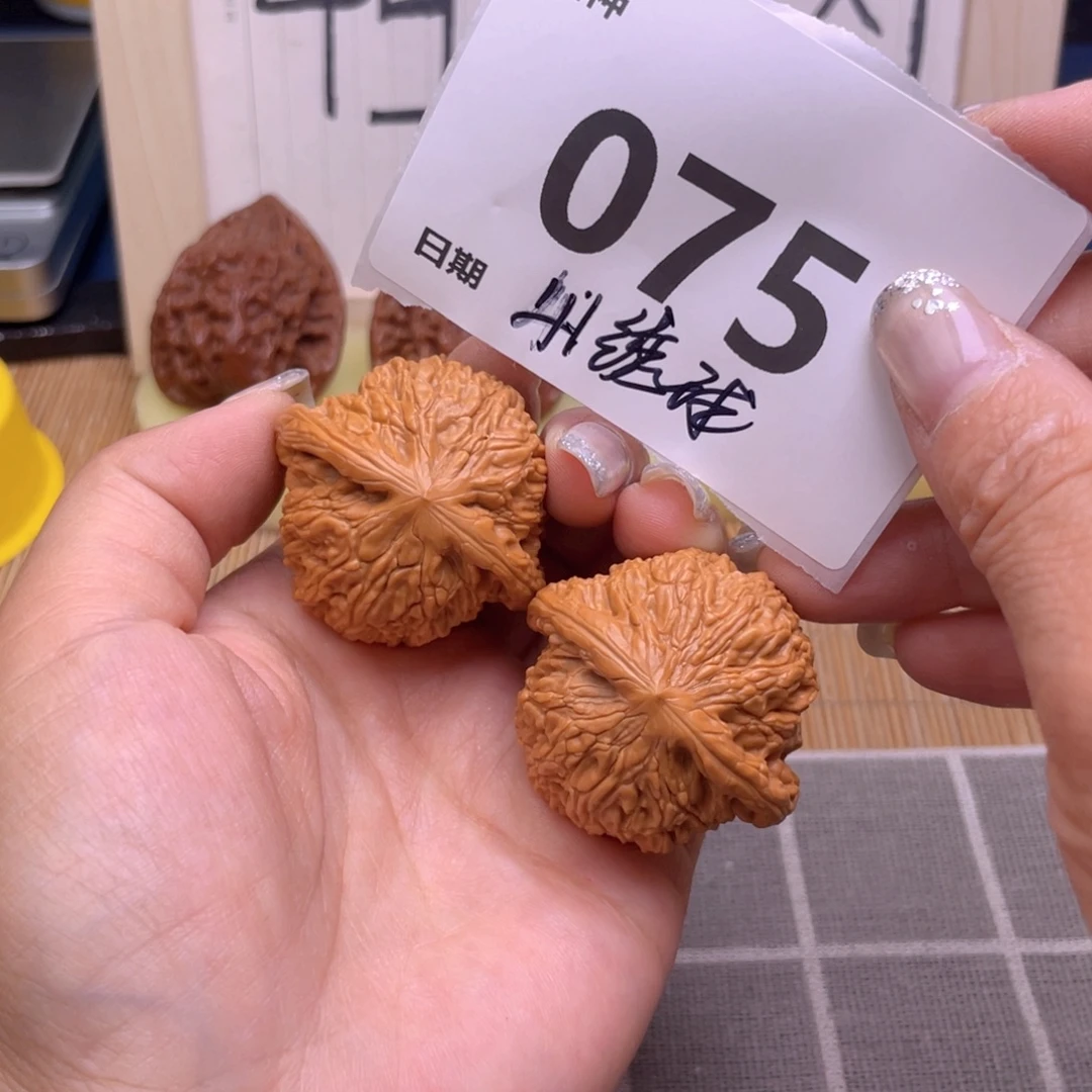 把件文玩核桃75号41绣球