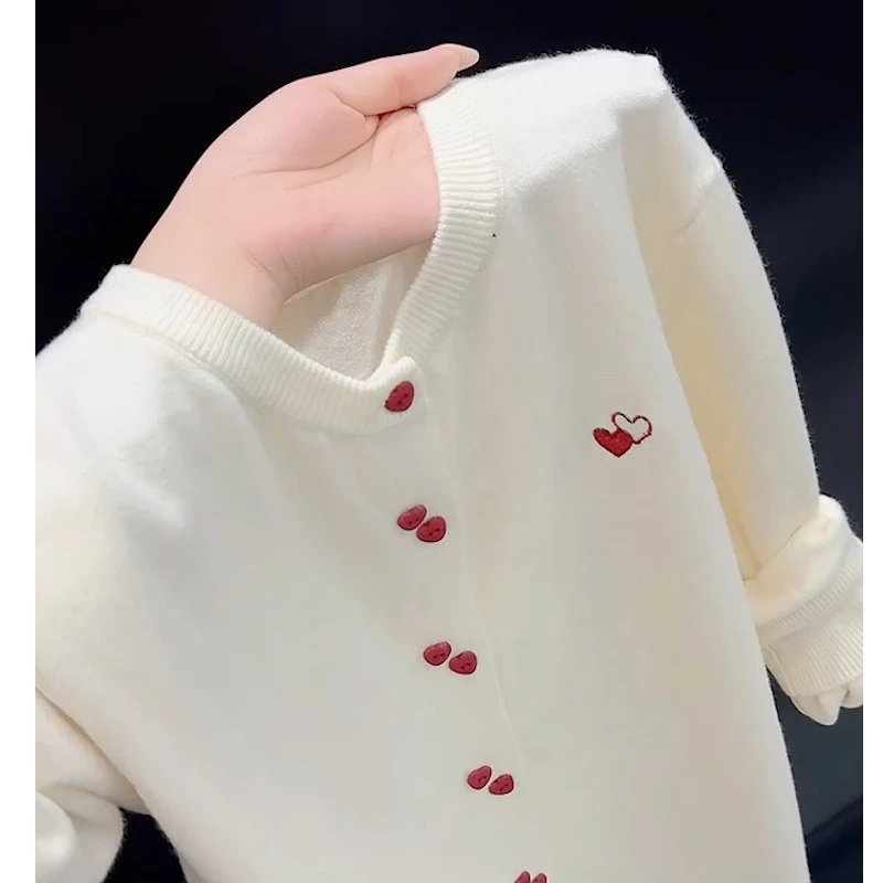 2025秋季新品韩版爱心刺绣针织开衫女长袖百搭显瘦气质上衣高级感