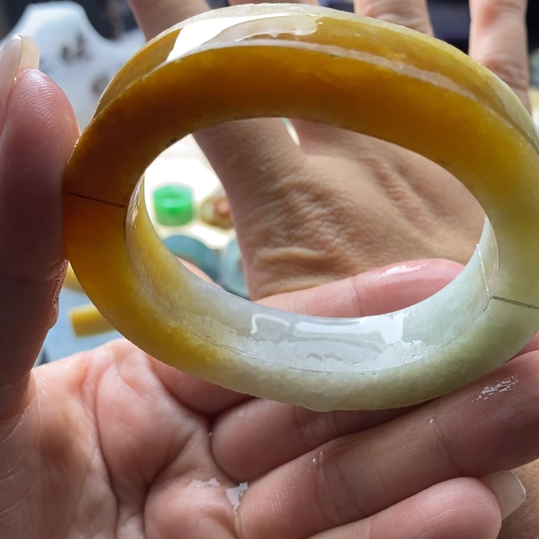 牛***坤定制翡翠未镶嵌有纹手镯