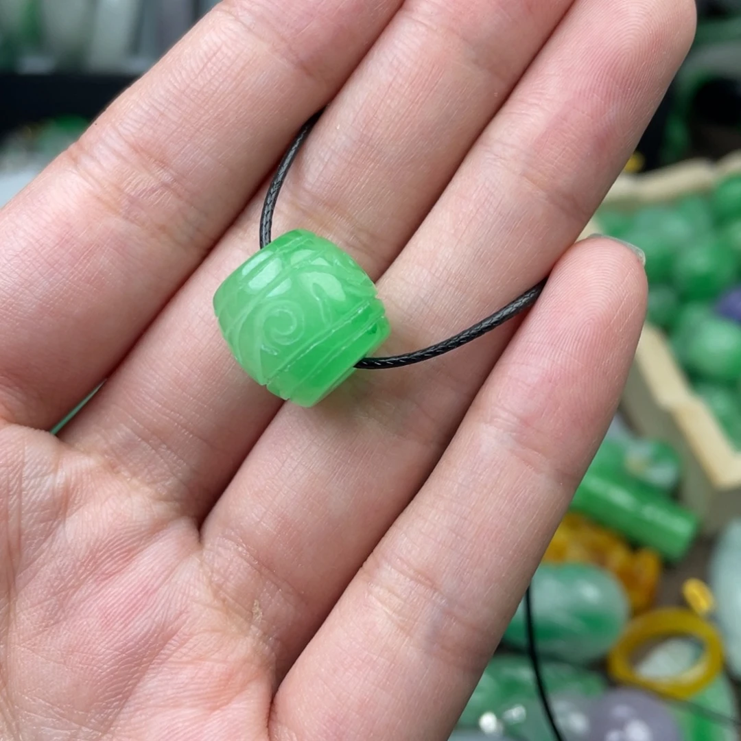 翡翠未镶嵌颈饰111