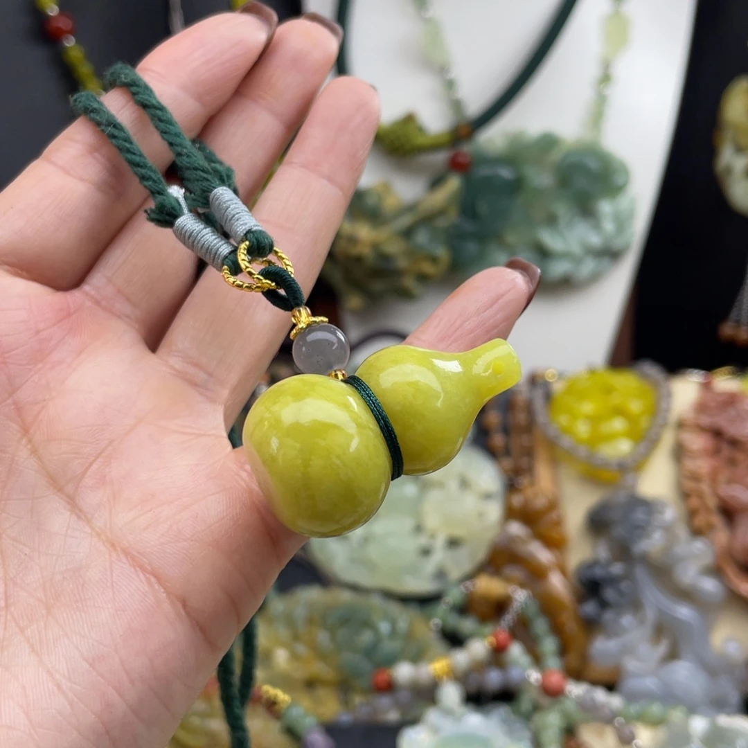 未镶嵌蛇纹石玉颈饰