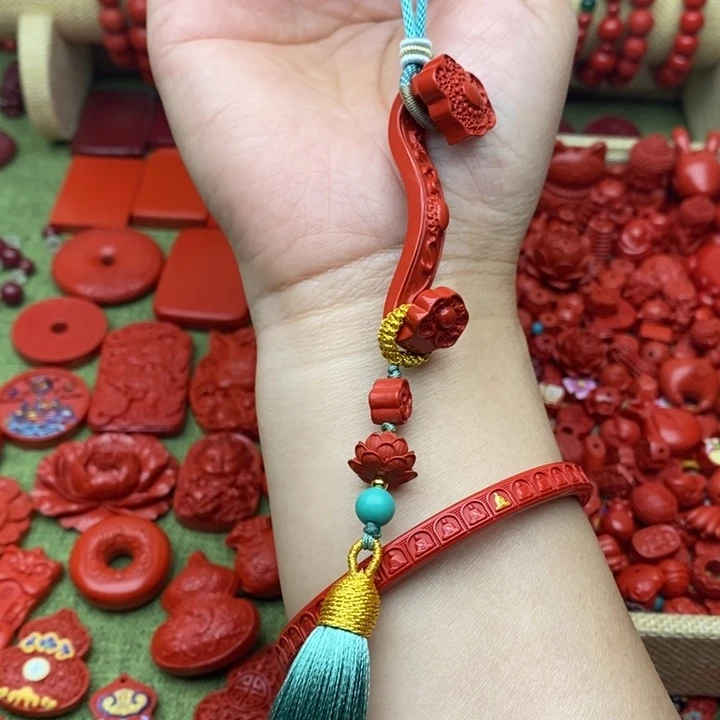 天然辰砂如意手把件，车挂 包包挂件