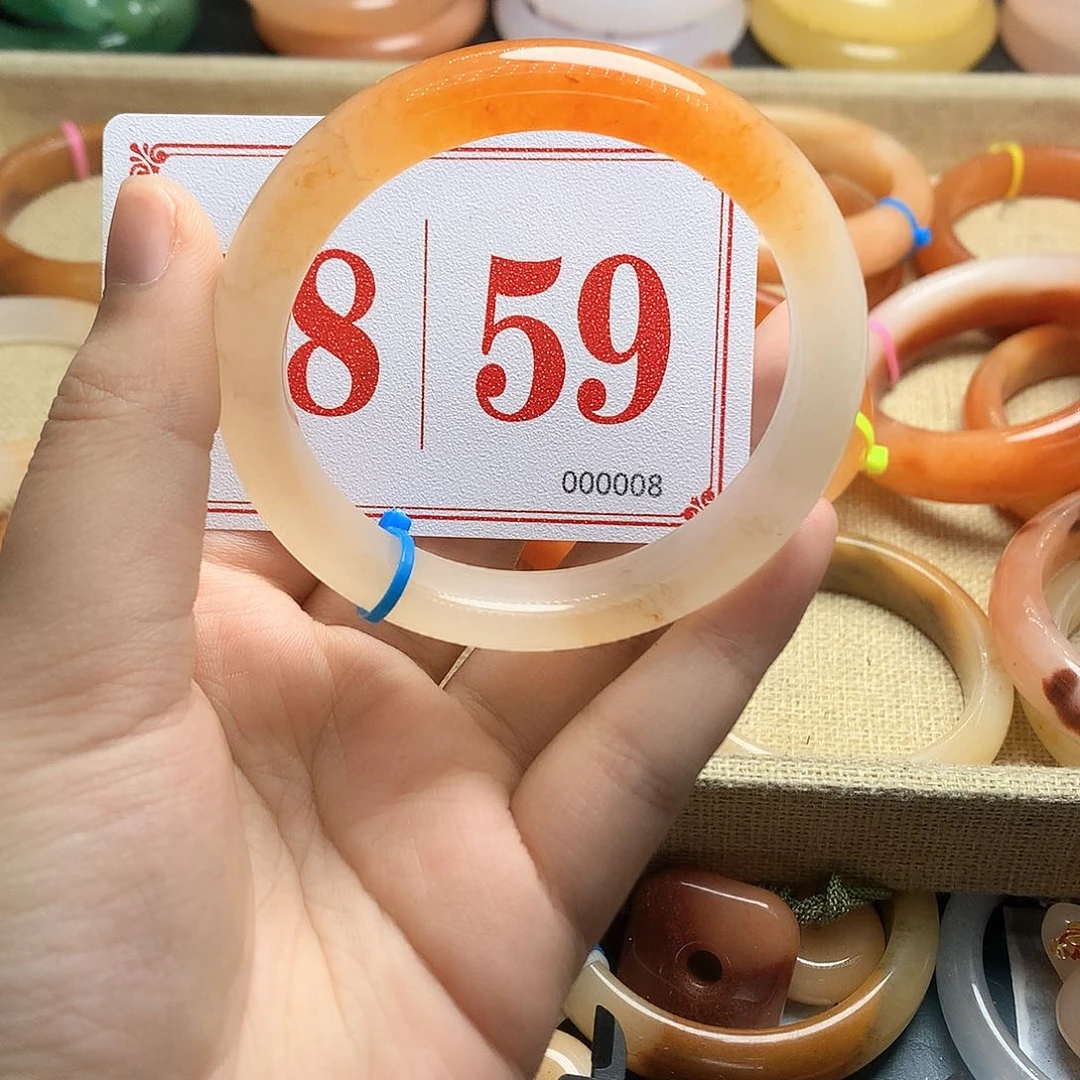 未镶嵌石英质玉（黄龙玉）手镯