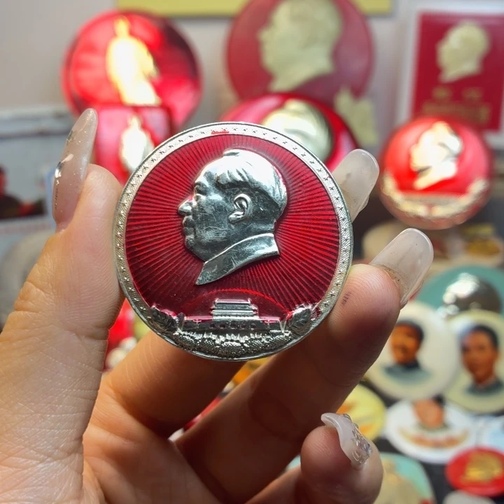 楚***者爷爷像章一枚品相如图