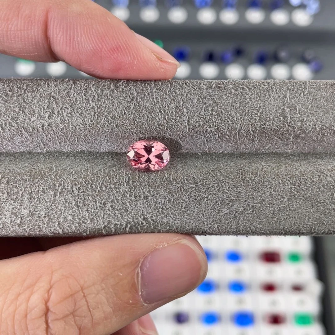 合成（培育）蓝宝石裸石未镶嵌寅*轩1.71克拉