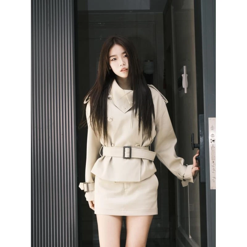 *尹千金*【电影感女主】简约经典翻领女早秋收腰宽松廓风衣F257387