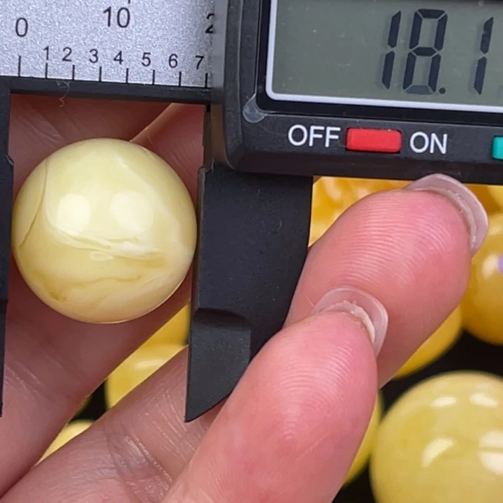 蜜蜡未镶嵌裸石154