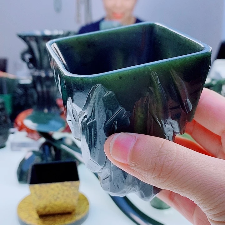奈***何未镶嵌和田玉（青玉）把件