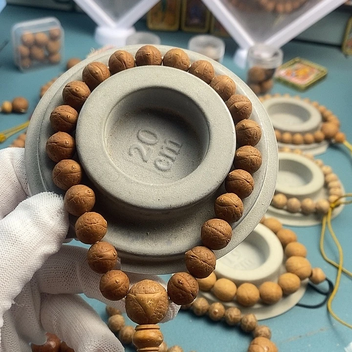 凤眼菩提吊坠11.5mm21手持