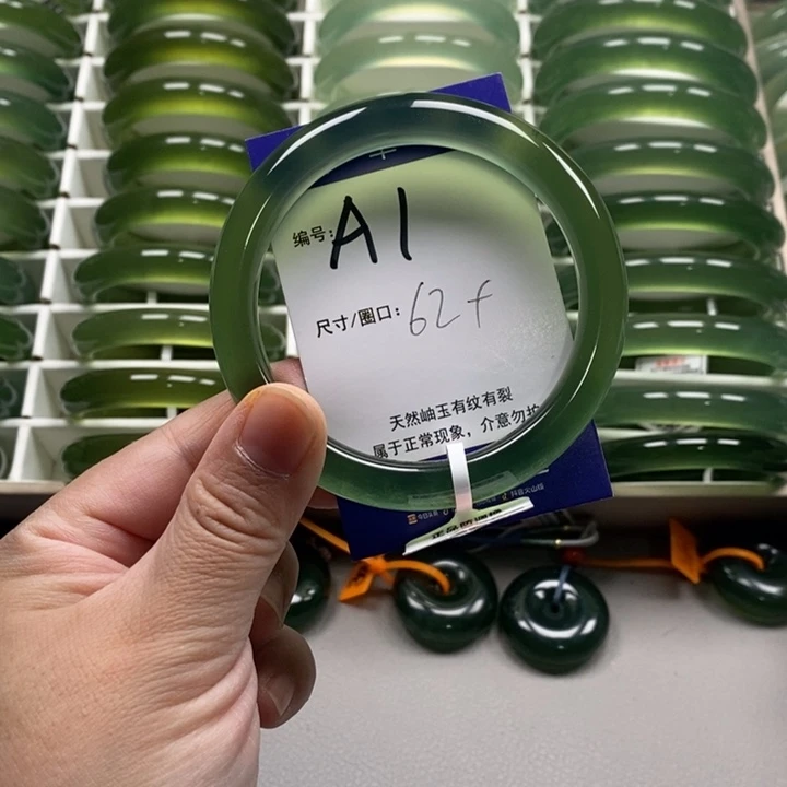 小***驷蛇纹石玉未镶嵌手镯