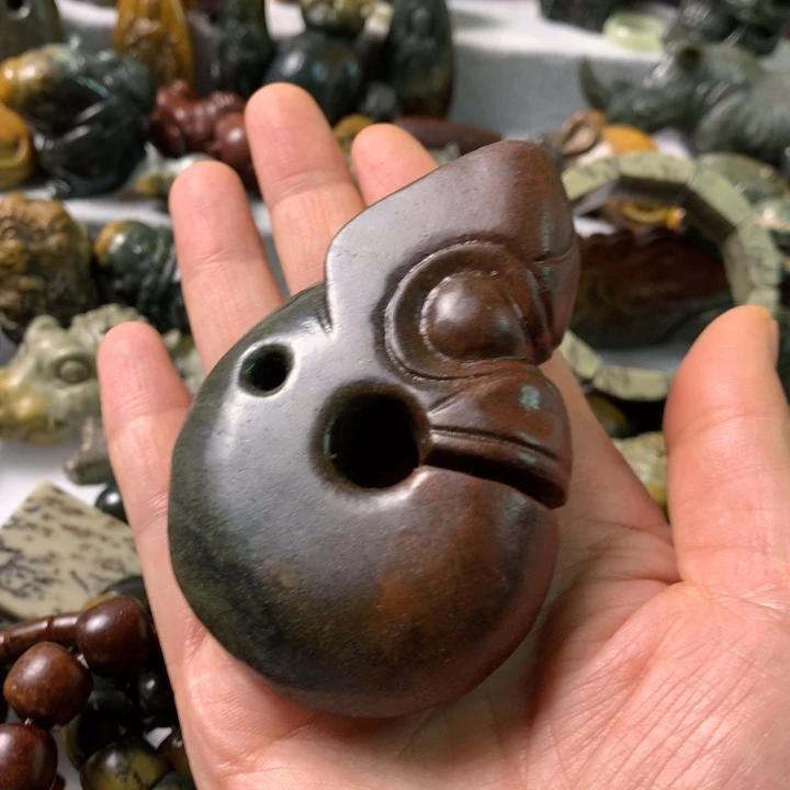 未镶嵌岫岩河磨玉（透闪石质玉）把件