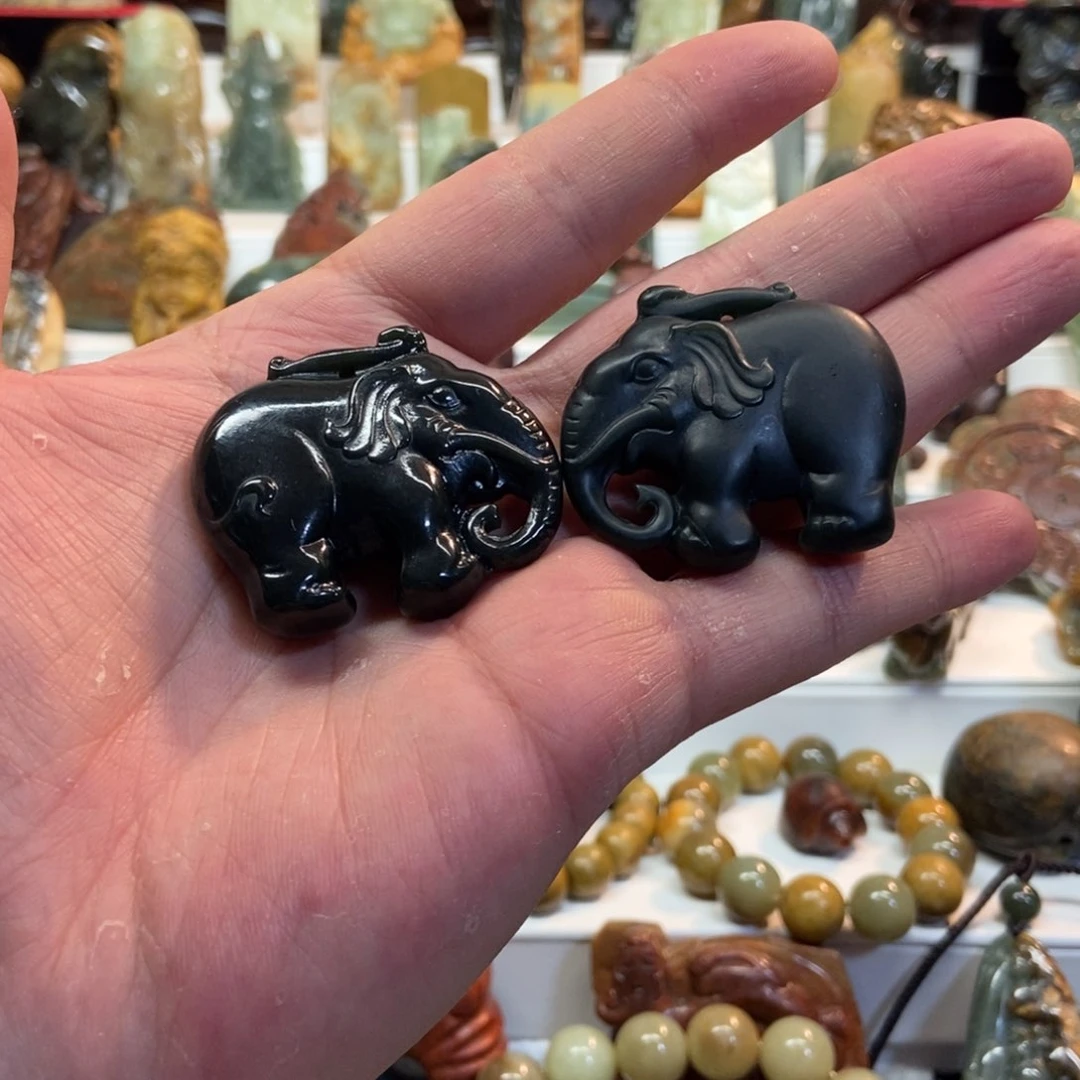 岫岩老玉（透闪石质玉）未镶嵌挂件猫*眼