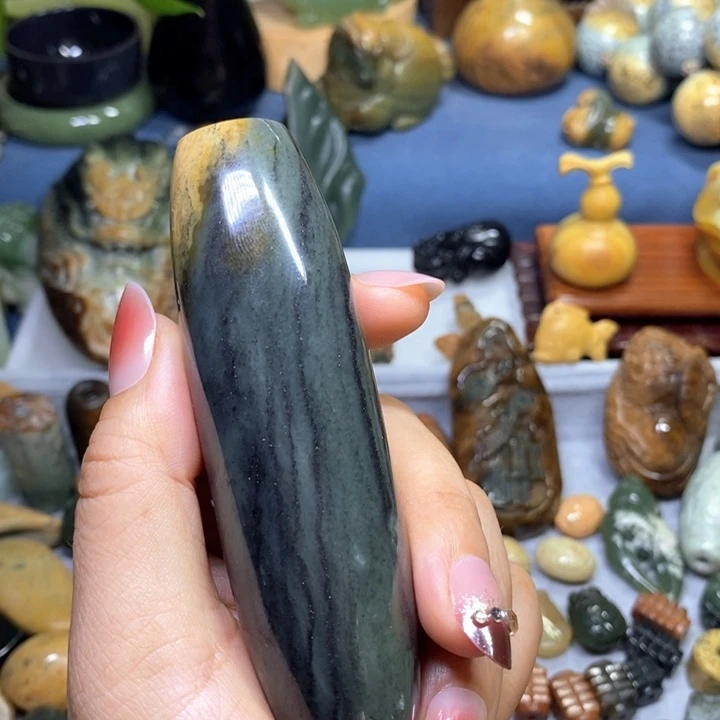 岫岩河磨玉（透闪石质玉）未镶嵌把件