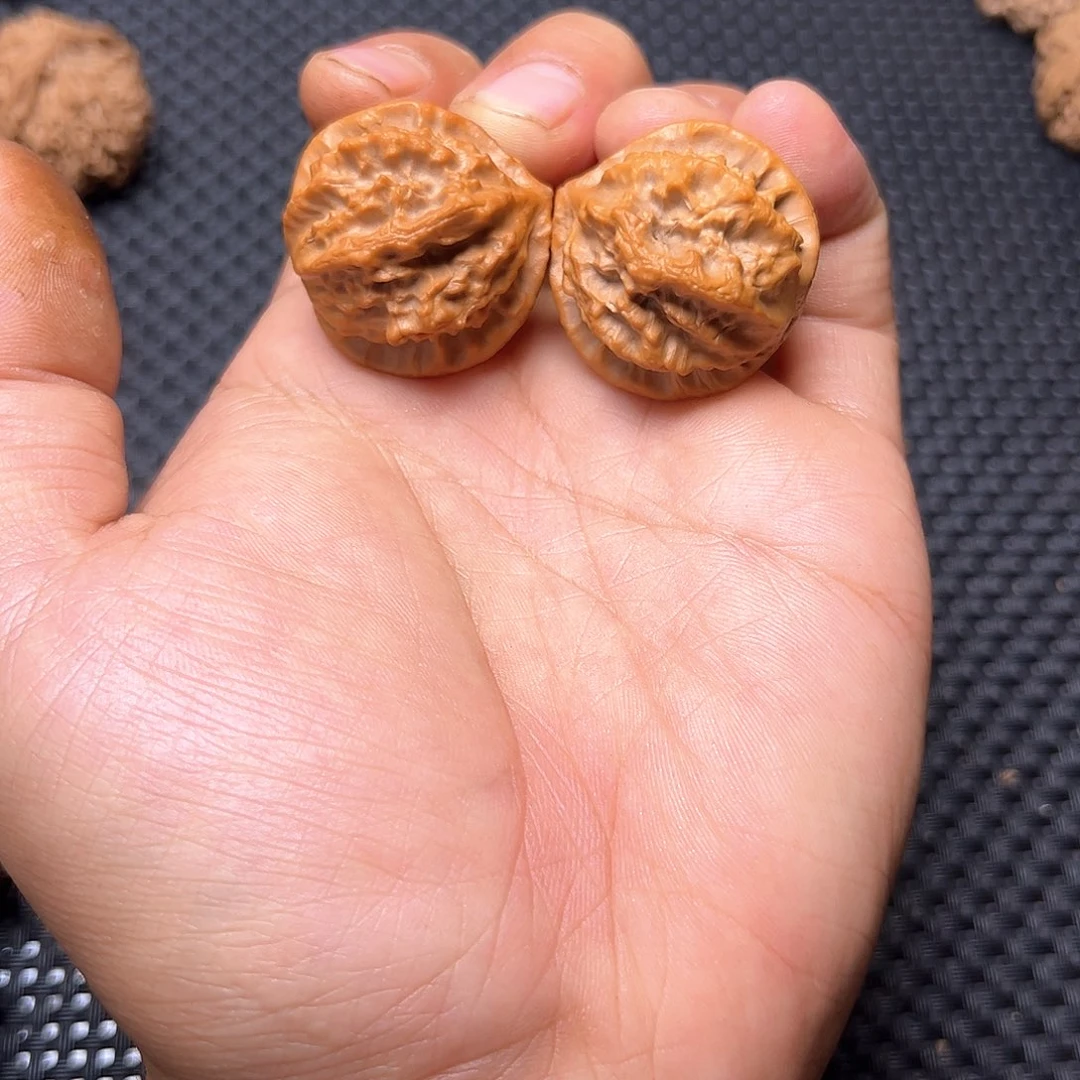 文玩核桃吊坠蝴蝶