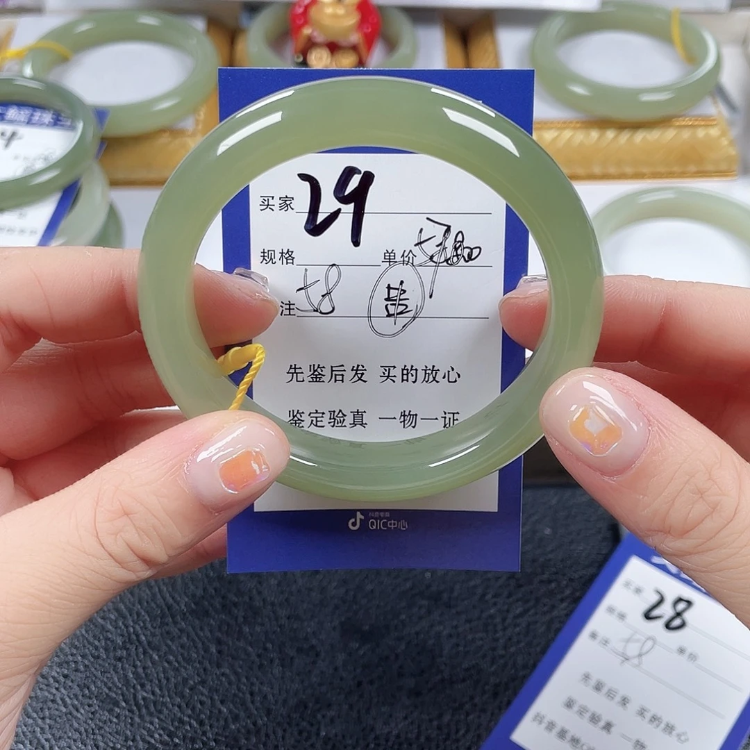 莞***尔和田玉未镶嵌手镯