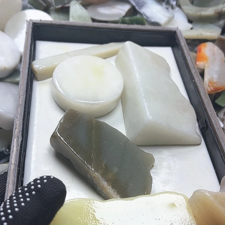 和田玉（糖玉）和田玉边角料9K金镶嵌暖**心