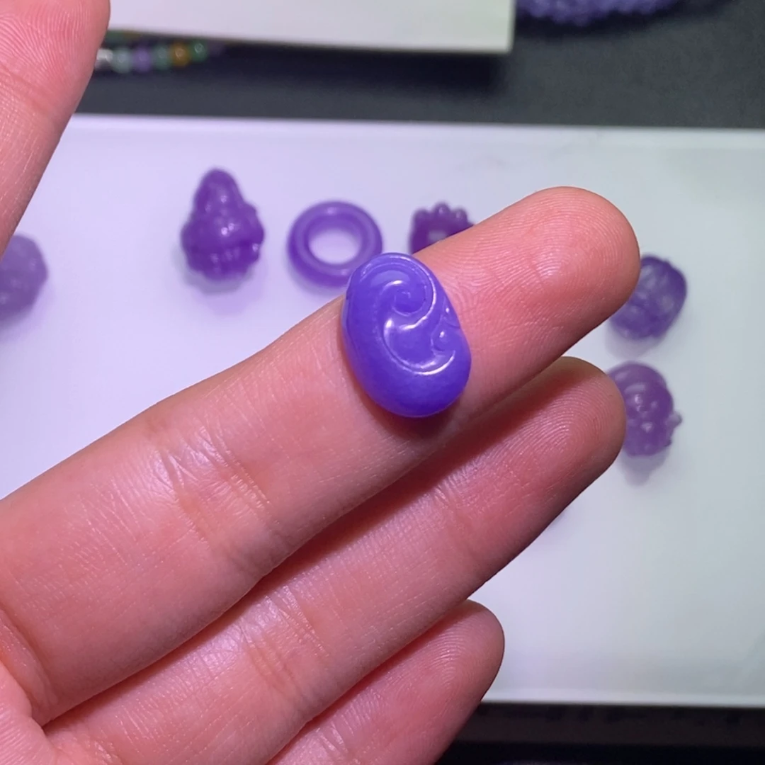 翡翠未镶嵌颈饰吊坠