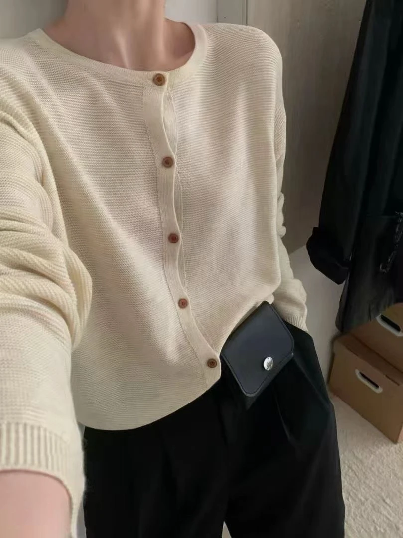 小清家）圆领纯色长袖中等常规款保暖毛衣开衫短款针织