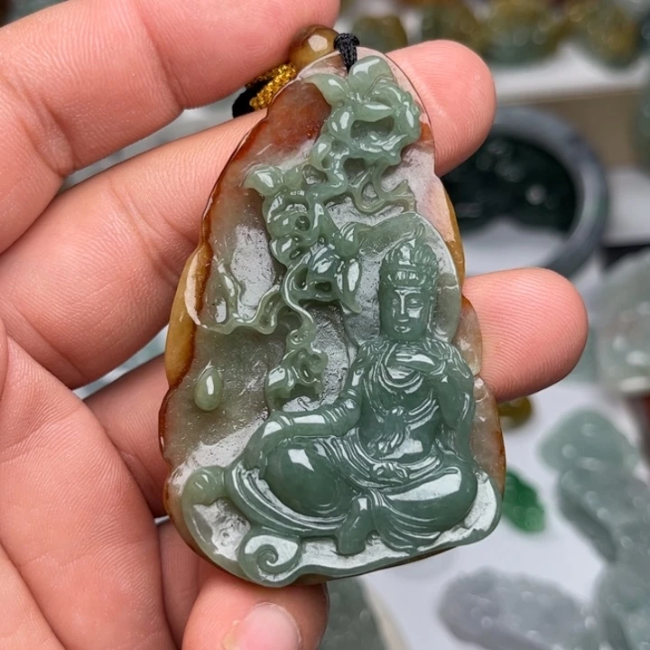 翡翠未镶嵌颈饰观音