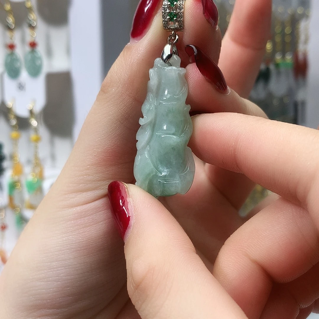 翡翠未镶嵌耳饰吊坠