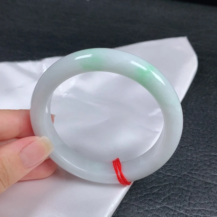 未镶嵌手镯翡翠。。