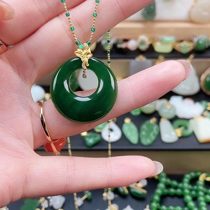 颈饰未镶嵌和田玉