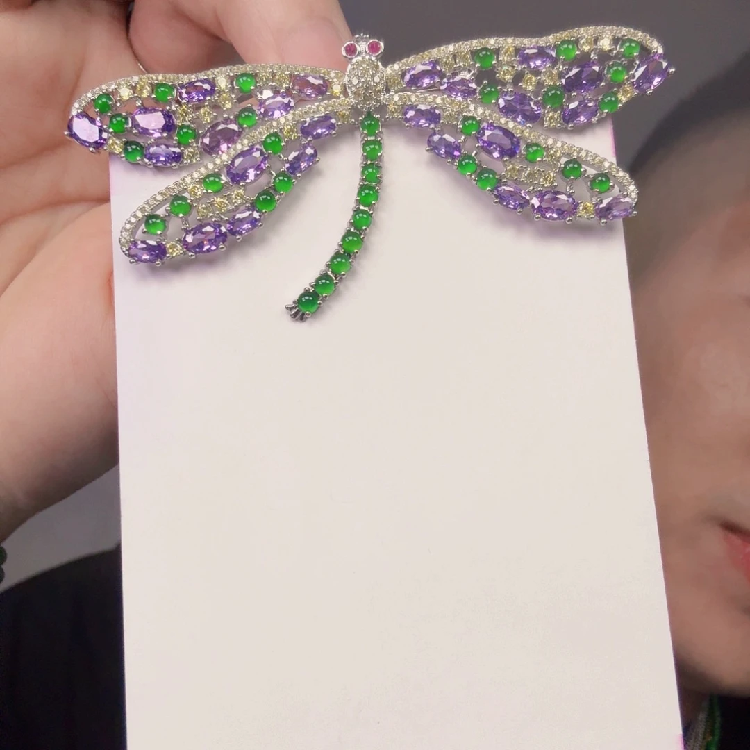 翡翠未镶嵌颈饰一件