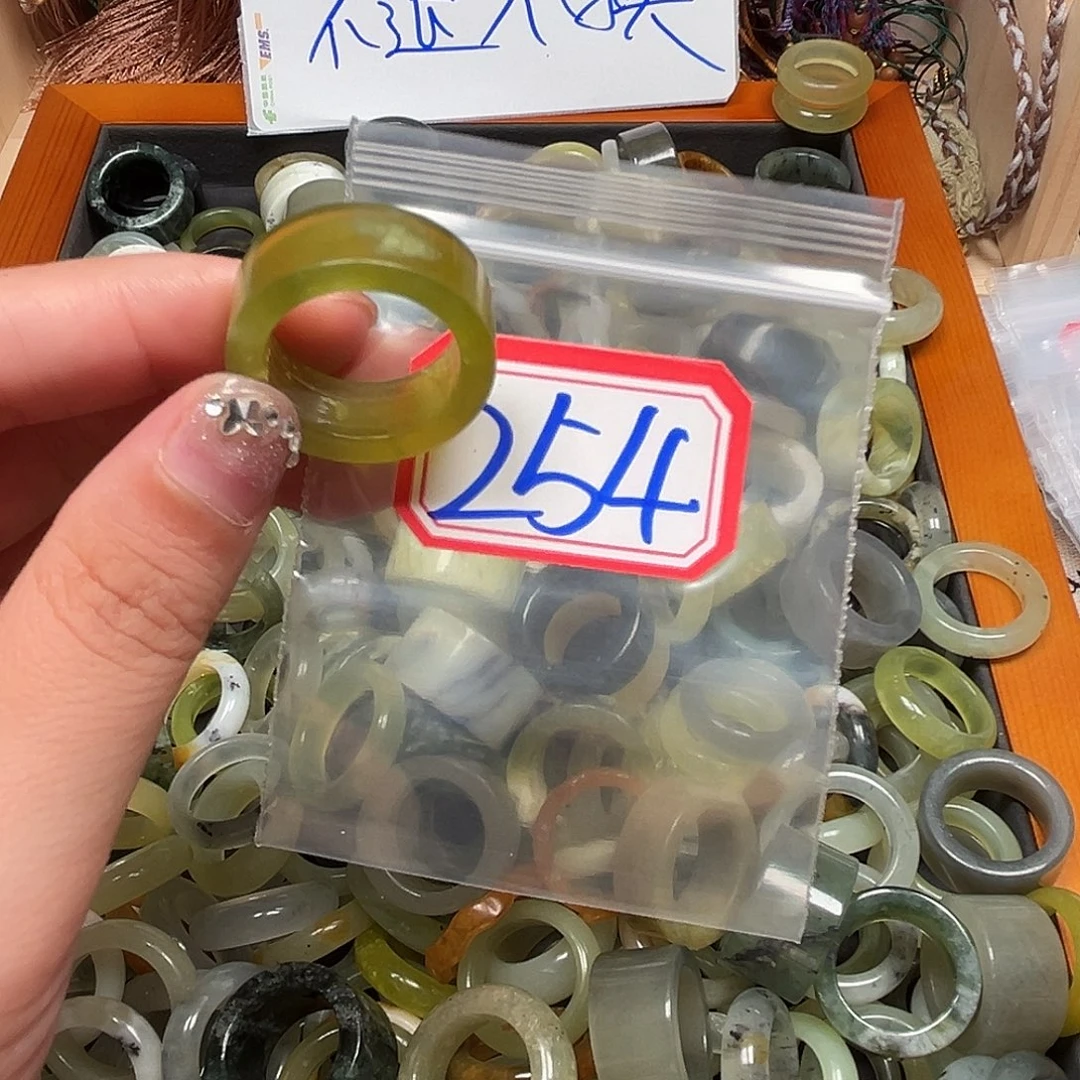 老***凌未镶嵌蛇纹石玉珠宝奇石