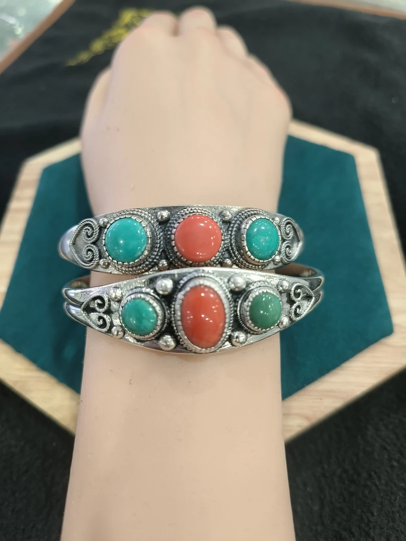 足银手镯 民族纯银真宝石手镯