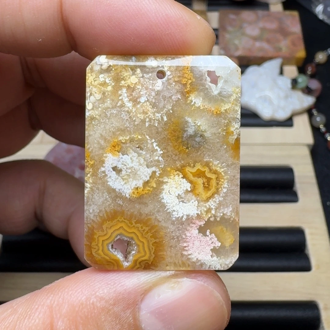 石英质玉未镶嵌纯天然色有机玉石保真色