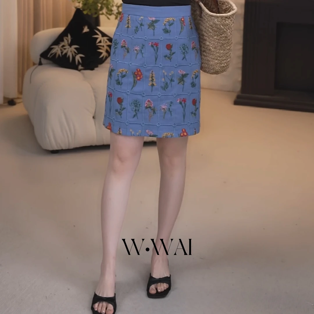 【蓝调花园】显瘦满印绣花小A摆精致半裙 X52B673