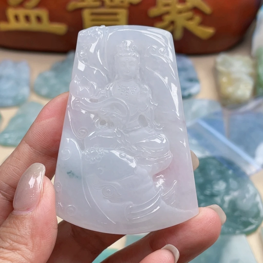 轰***H翡翠未镶嵌颈饰普贤