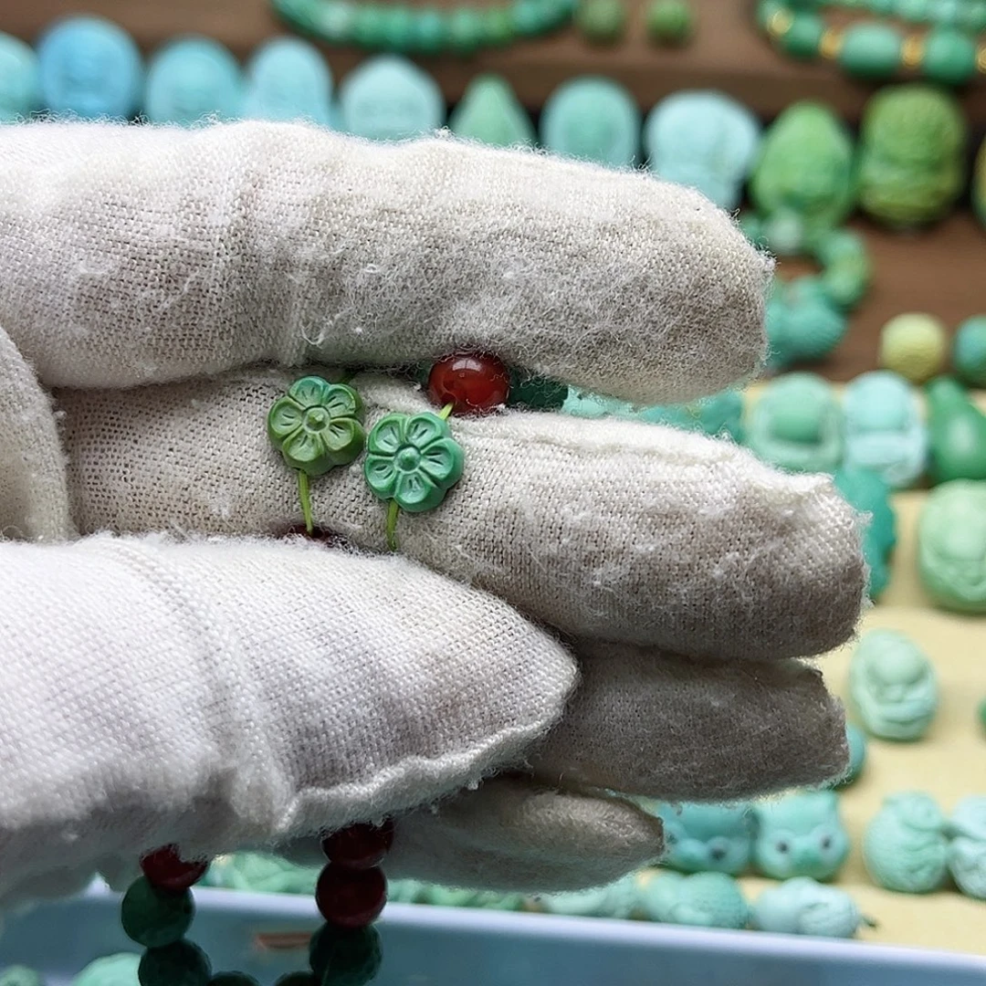 L***阳绿松石未镶嵌颈饰