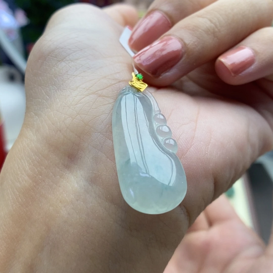 o***a翡翠18K金镶嵌颈饰吊坠