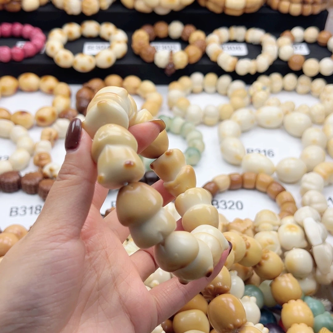 吊坠白玉菩提烤色丁丁28-29卡生长纹