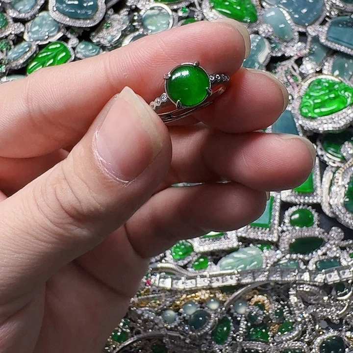 翡翠颈饰未镶嵌天然A货翡翠放漏