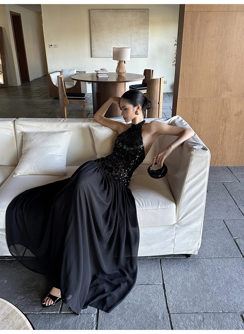 暗夜缪斯黑色亮片连衣裙秋季高级感挂脖无袖露背礼服长裙