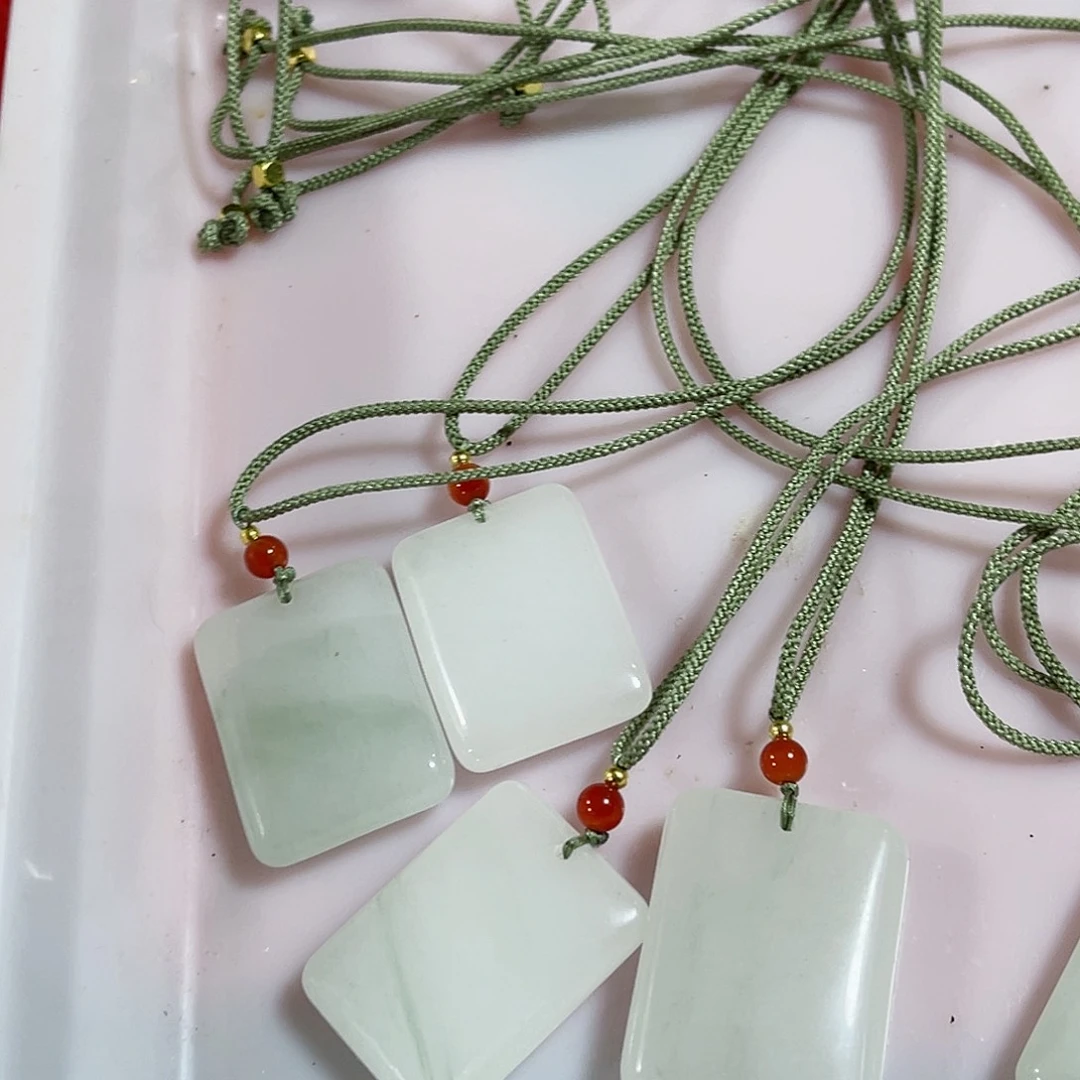 石英质玉颈饰未镶嵌