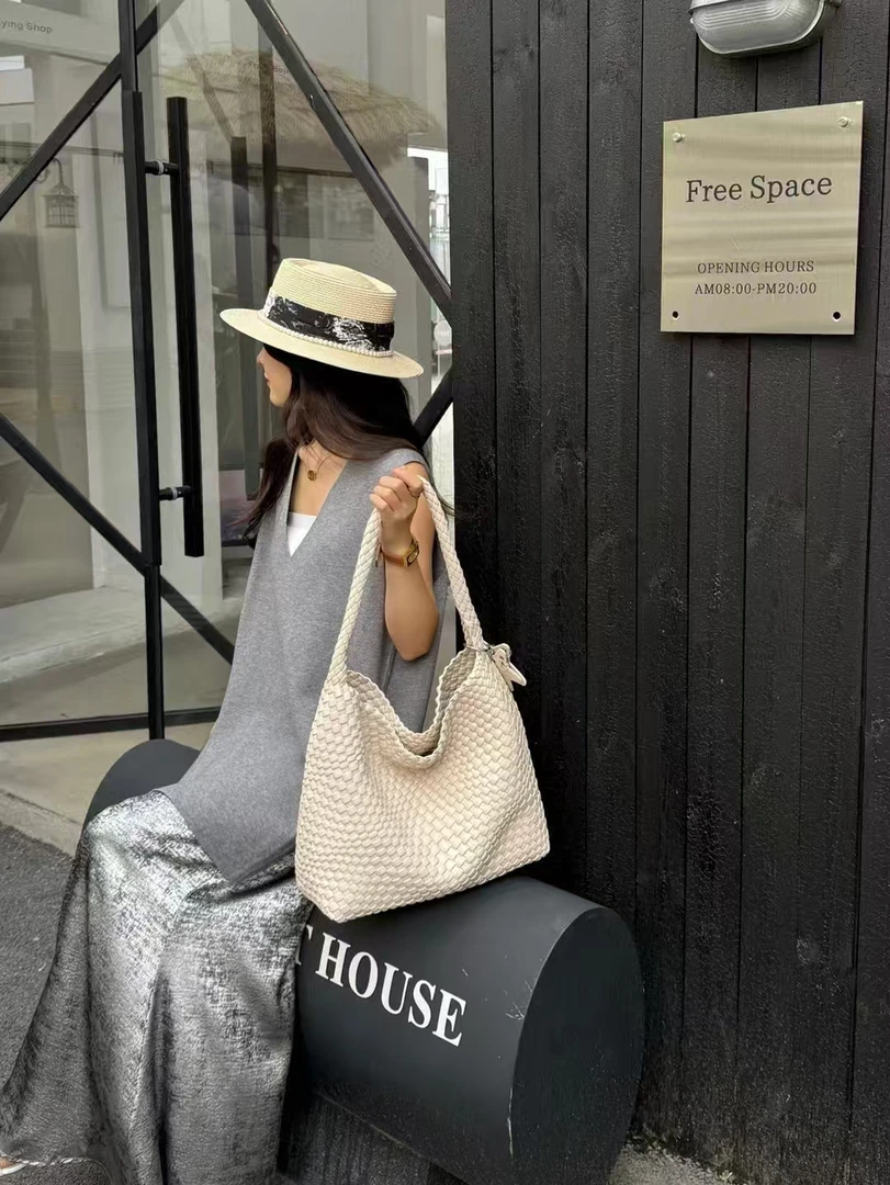2025纯手工编制夏季白色托特包大容量通勤手提单肩