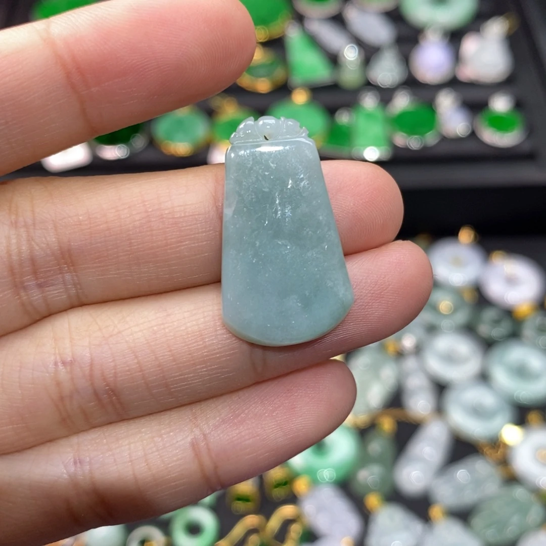 翡翠未镶嵌颈饰有纹裂