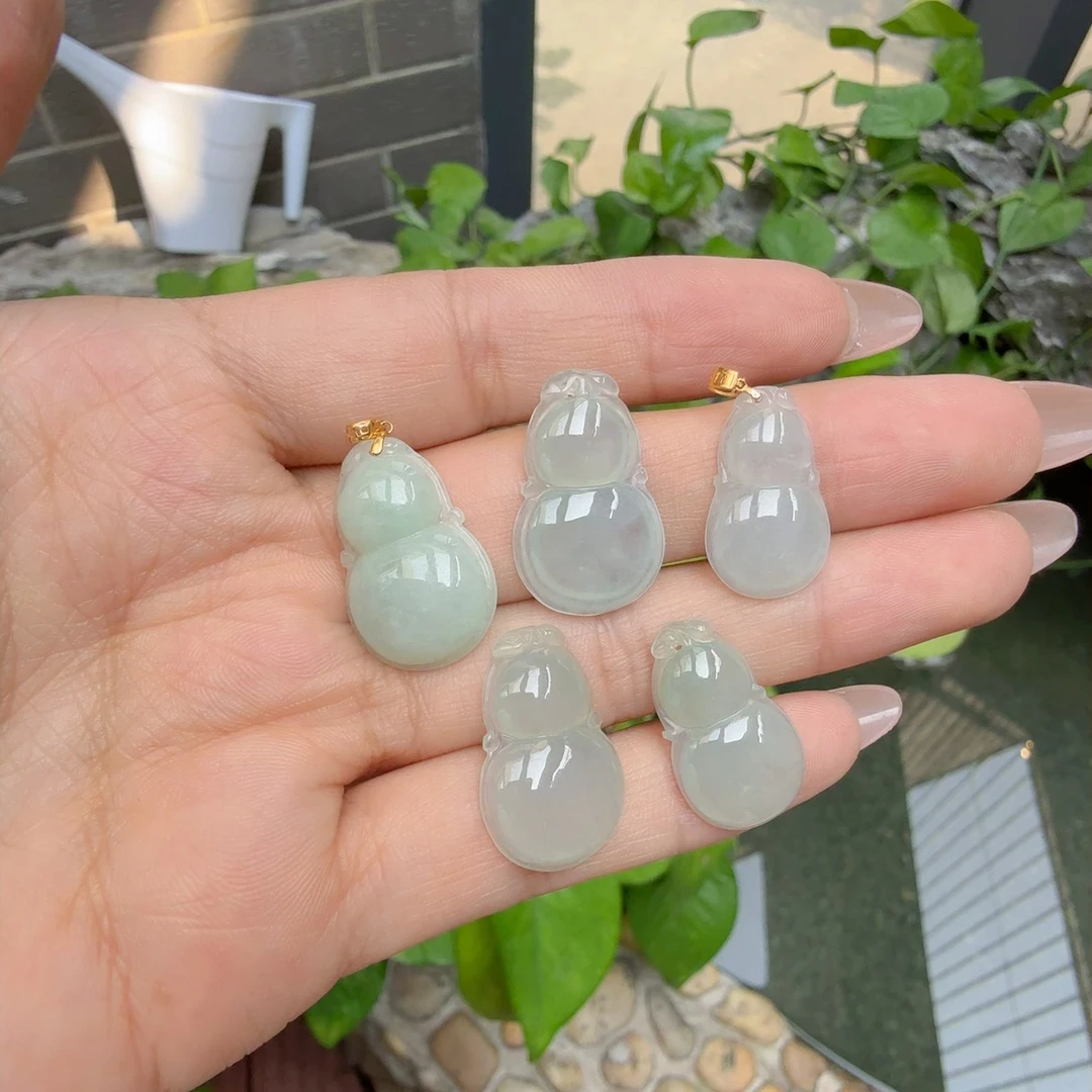 天然A货缅甸翡翠葫芦挂件 多样性发其一