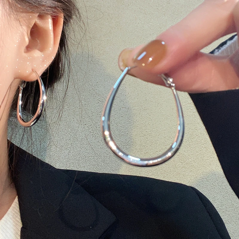铜合金耳饰 银色欧美水滴耳钉女高级感冷淡风素圈耳环圈圈大耳环